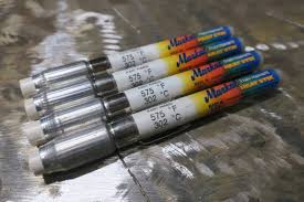 Temperature indicating crayons 